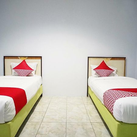 Super Oyo 754 Nur Aziziah Guest House Syariah Баликпапан Экстерьер фото