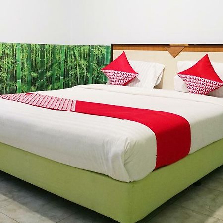 Super Oyo 754 Nur Aziziah Guest House Syariah Баликпапан Экстерьер фото