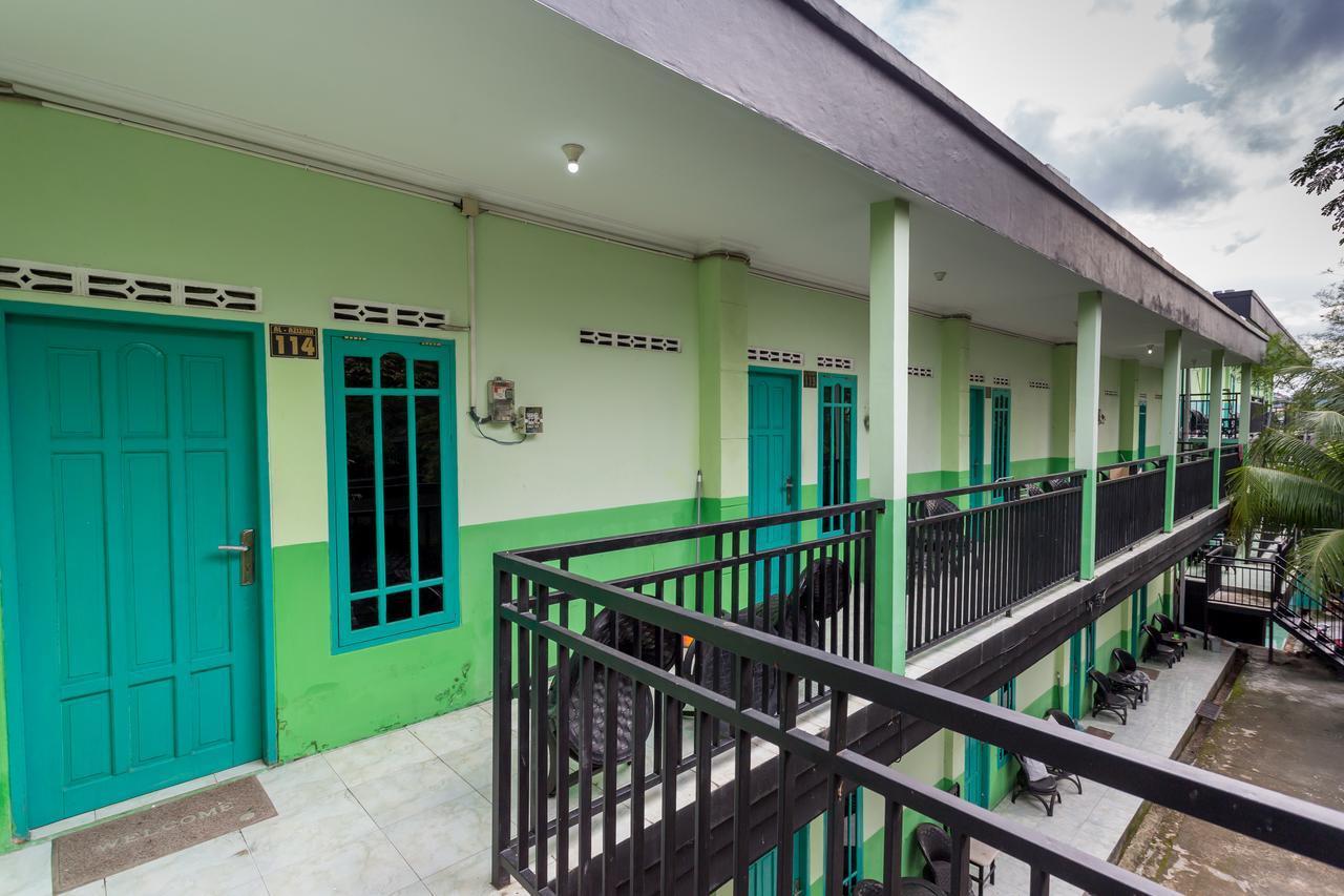 Super Oyo 754 Nur Aziziah Guest House Syariah Баликпапан Экстерьер фото