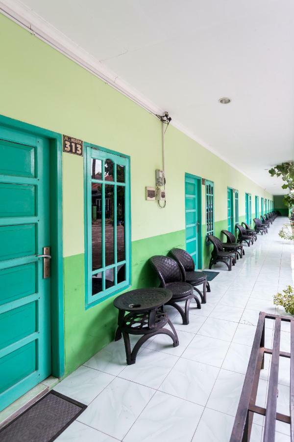 Super Oyo 754 Nur Aziziah Guest House Syariah Баликпапан Экстерьер фото