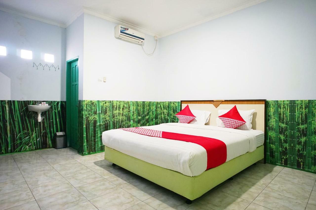 Super Oyo 754 Nur Aziziah Guest House Syariah Баликпапан Экстерьер фото